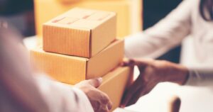 届くのが遅い？Rakuten Fashionの送料と配送方法をチェック！