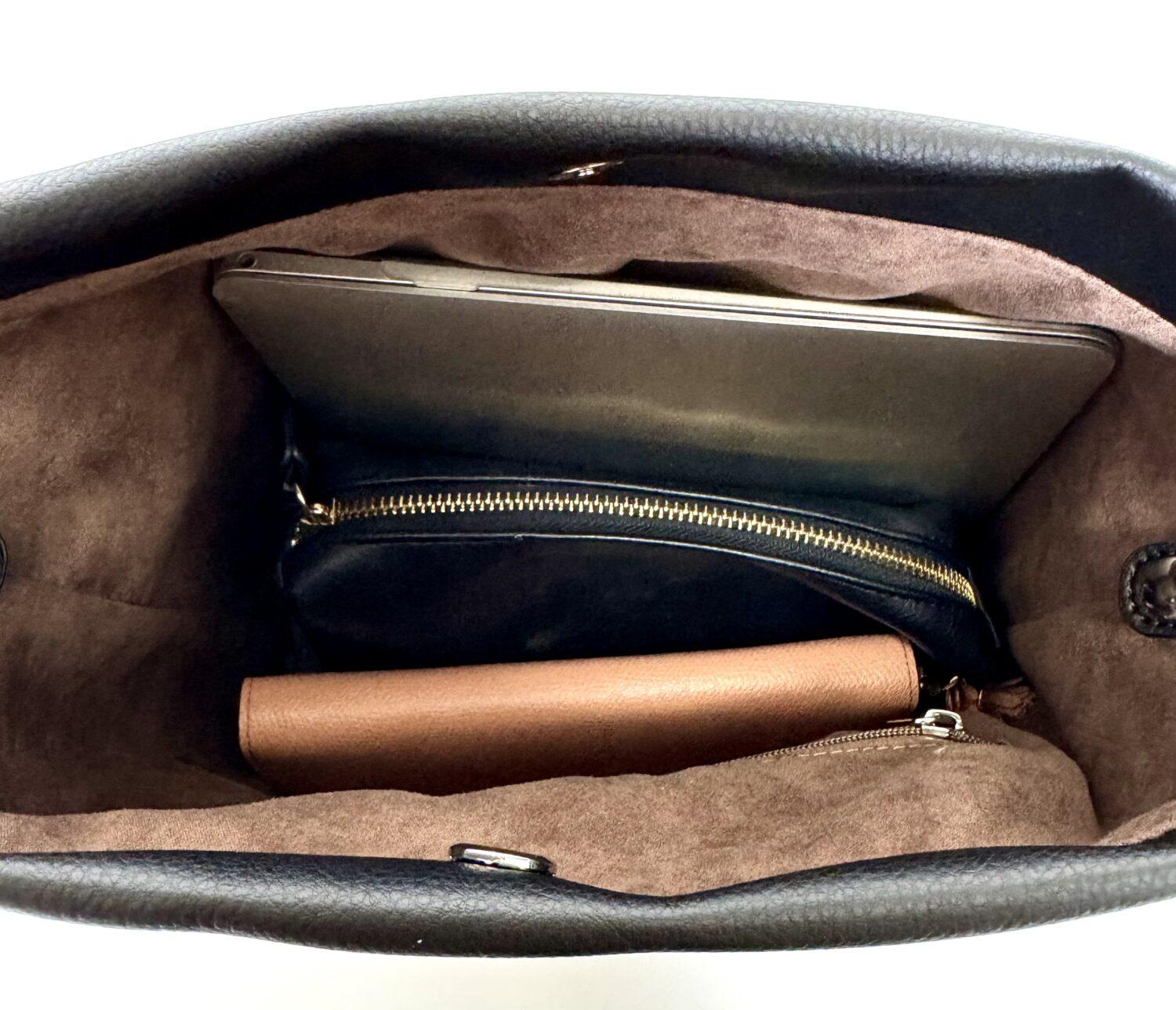 LOVST TOKYOのApple 2Way Tote Bagの収納2