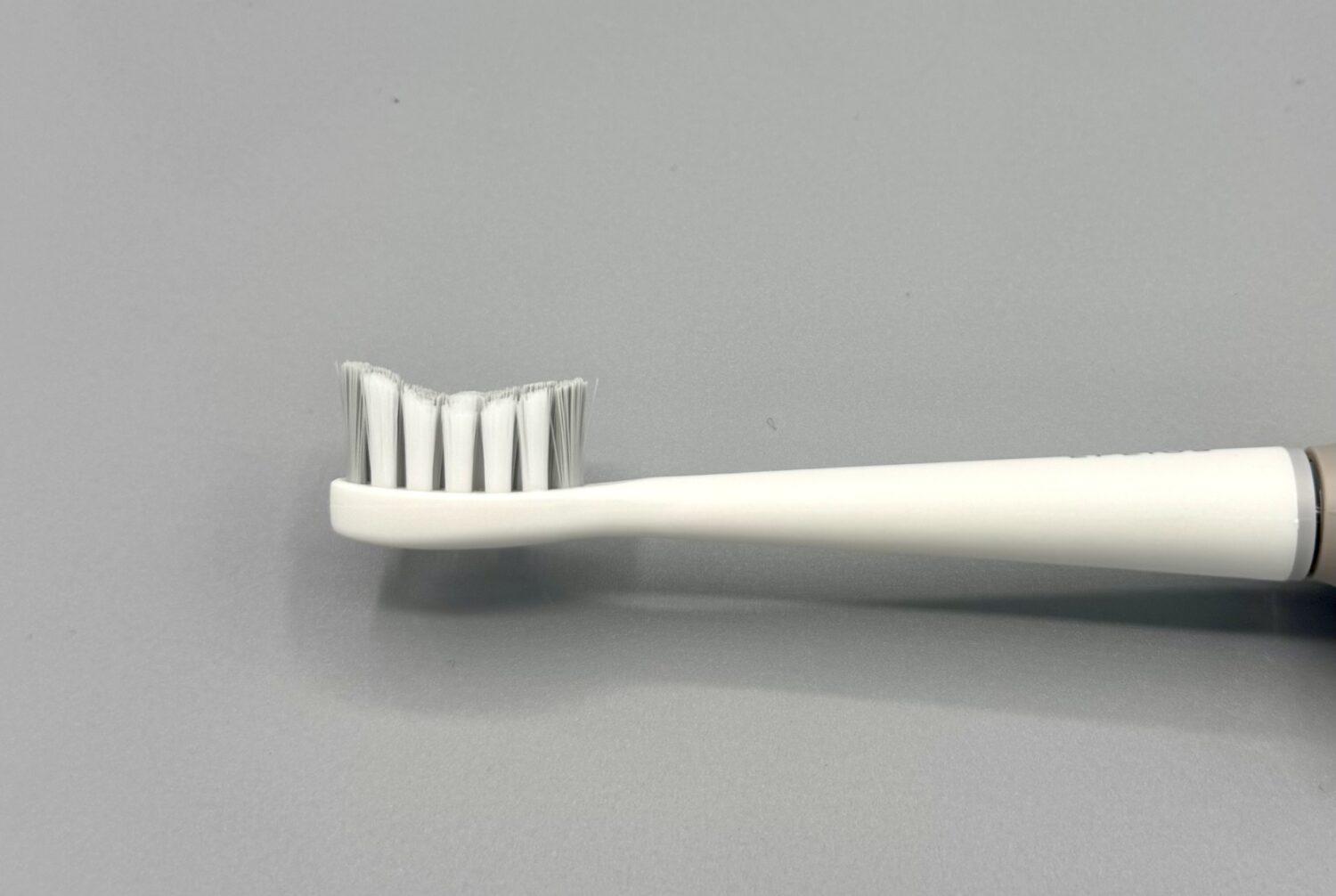 EPEIOS(エペイオス)の音波電動歯ブラシ OKare ET003の専用歯ブラシヘッドの横