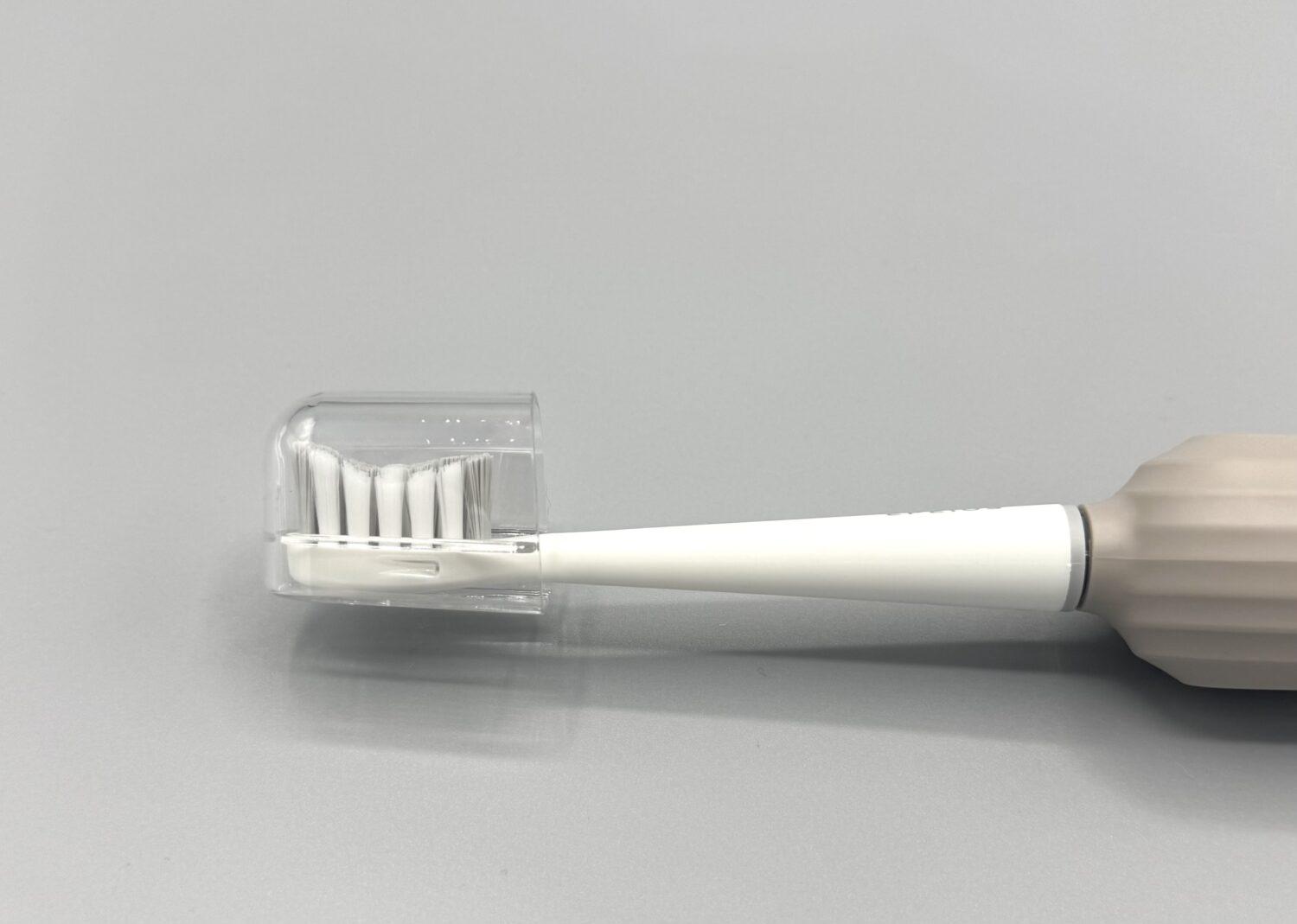 EPEIOS(エペイオス)の音波電動歯ブラシ OKare ET003の専用歯ブラシヘッドにキャップを付けて