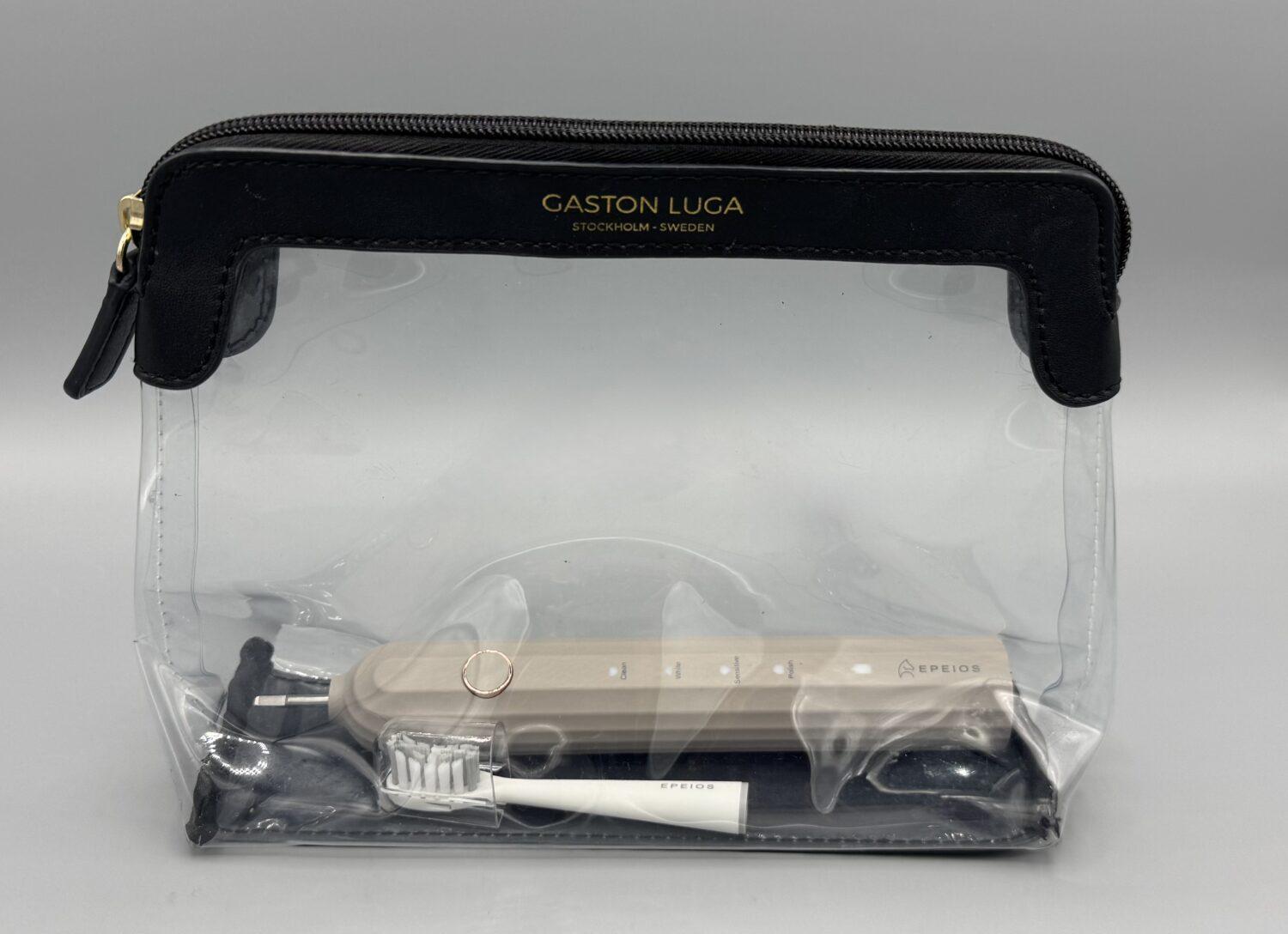 EPEIOS(エペイオス)の音波電動歯ブラシ OKare ET003をポーチに入れる