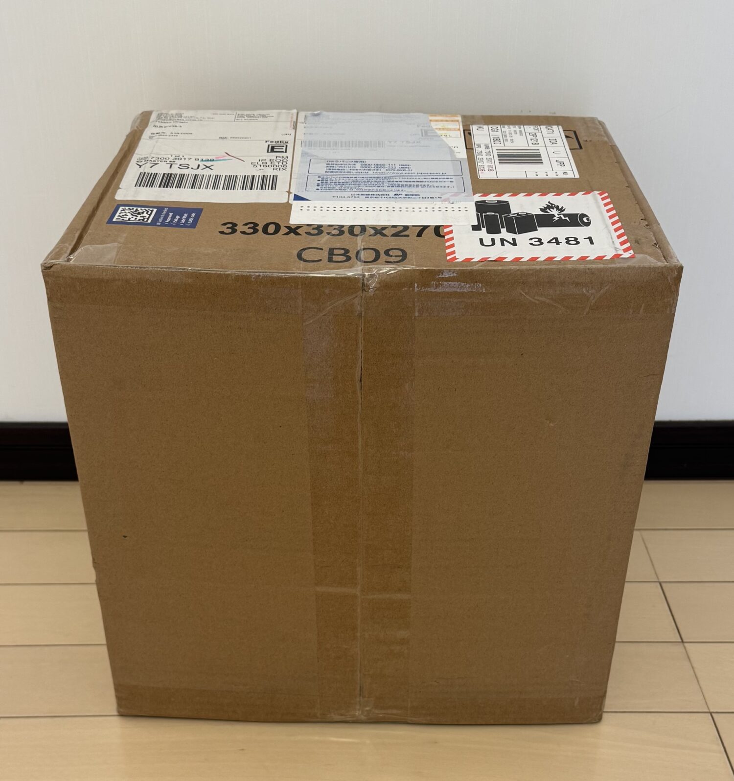 カレントボディ「LED 頭皮・頭髪ケアデバイス」の梱包