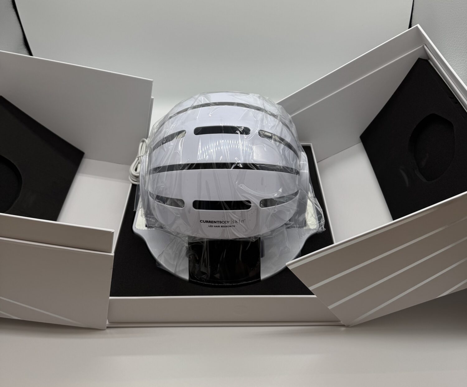 カレントボディ「LED 頭皮・頭髪ケアデバイス」パッケージ開封2