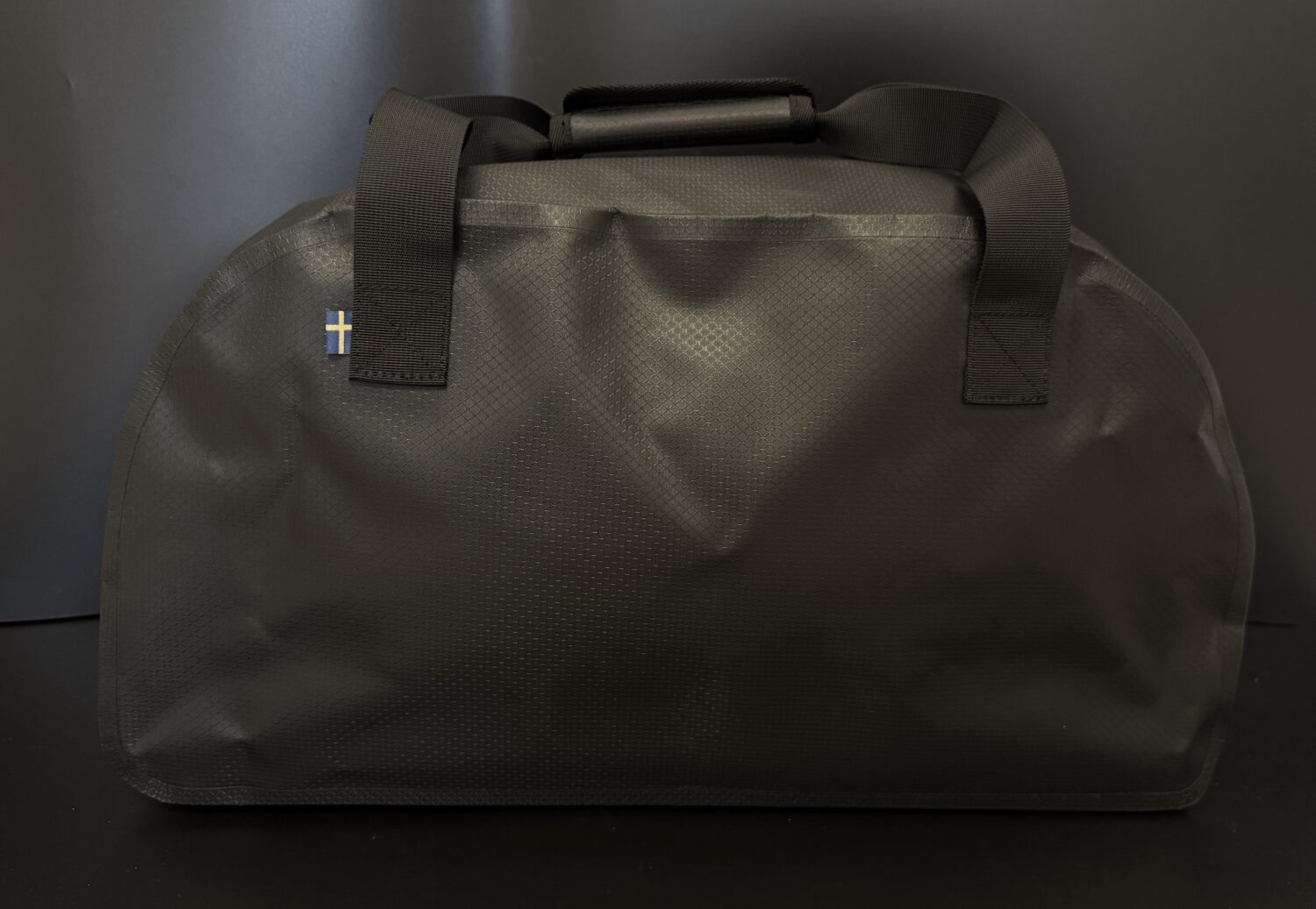 Gaston Luga(ガストンルーガ)のLightweight DuoSeal Duffelの背面のデザイン