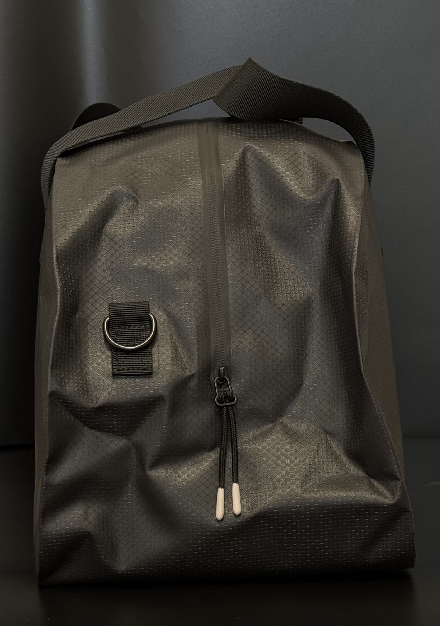 Gaston Luga(ガストンルーガ)のLightweight DuoSeal Duffelの側面