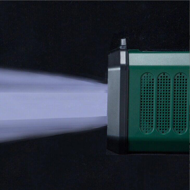 【ファミリー・ライフ】3WAY充電5WAY機能大容量10000mAh多機能防災ラジオのスポットライト&広角ライト2