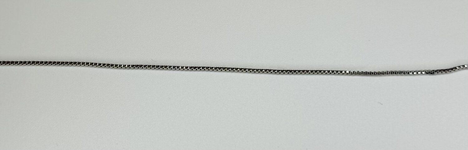 GLAM.の「シャイニージルコニアネックレス」のチェーン２