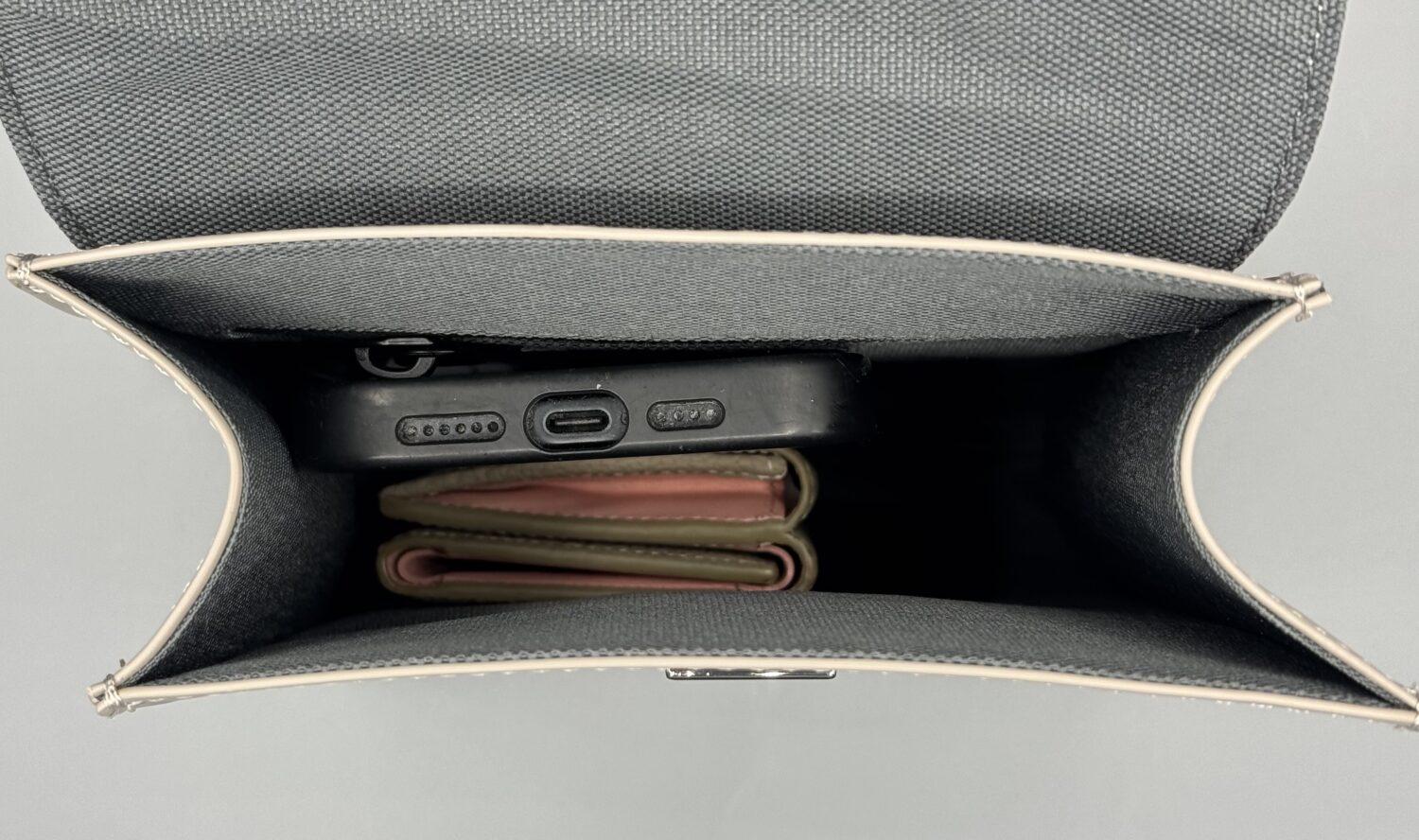 Spläsh ID Crossbody 収納力（小さめの財布）