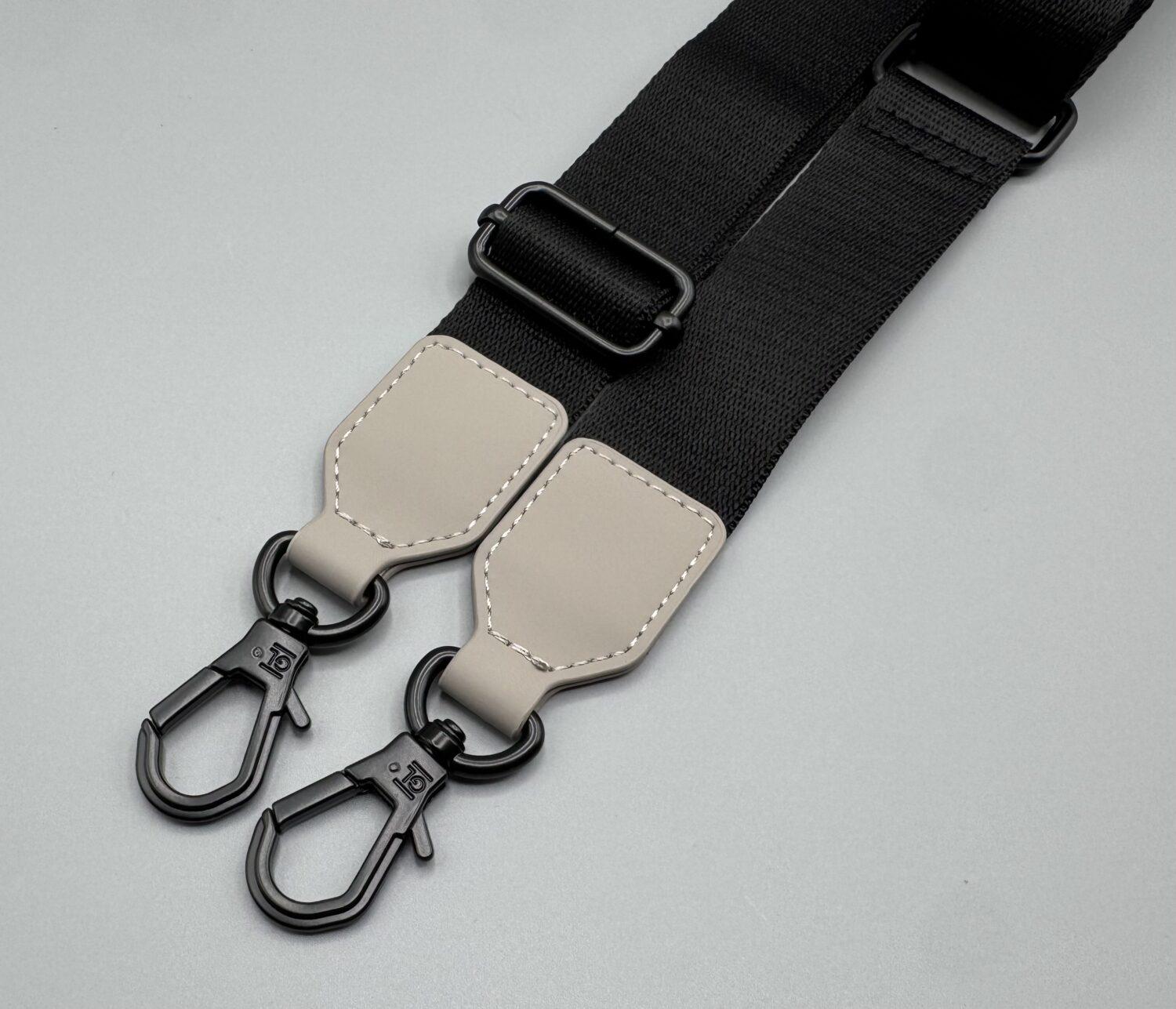 Spläsh ID Crossbody ストラップ部分のGaston Lugaロゴ