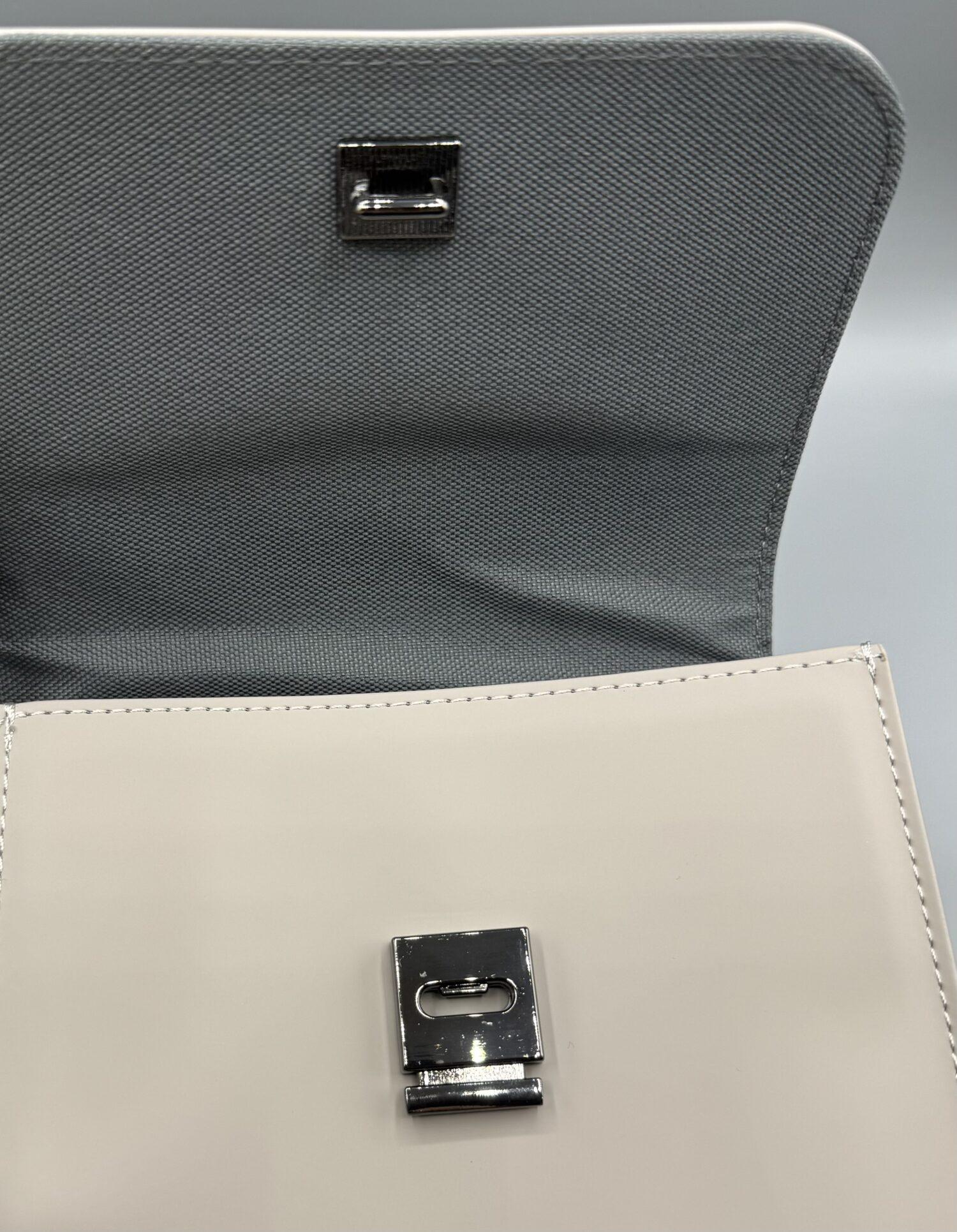 Spläsh ID Crossbody バックル式クロージャー