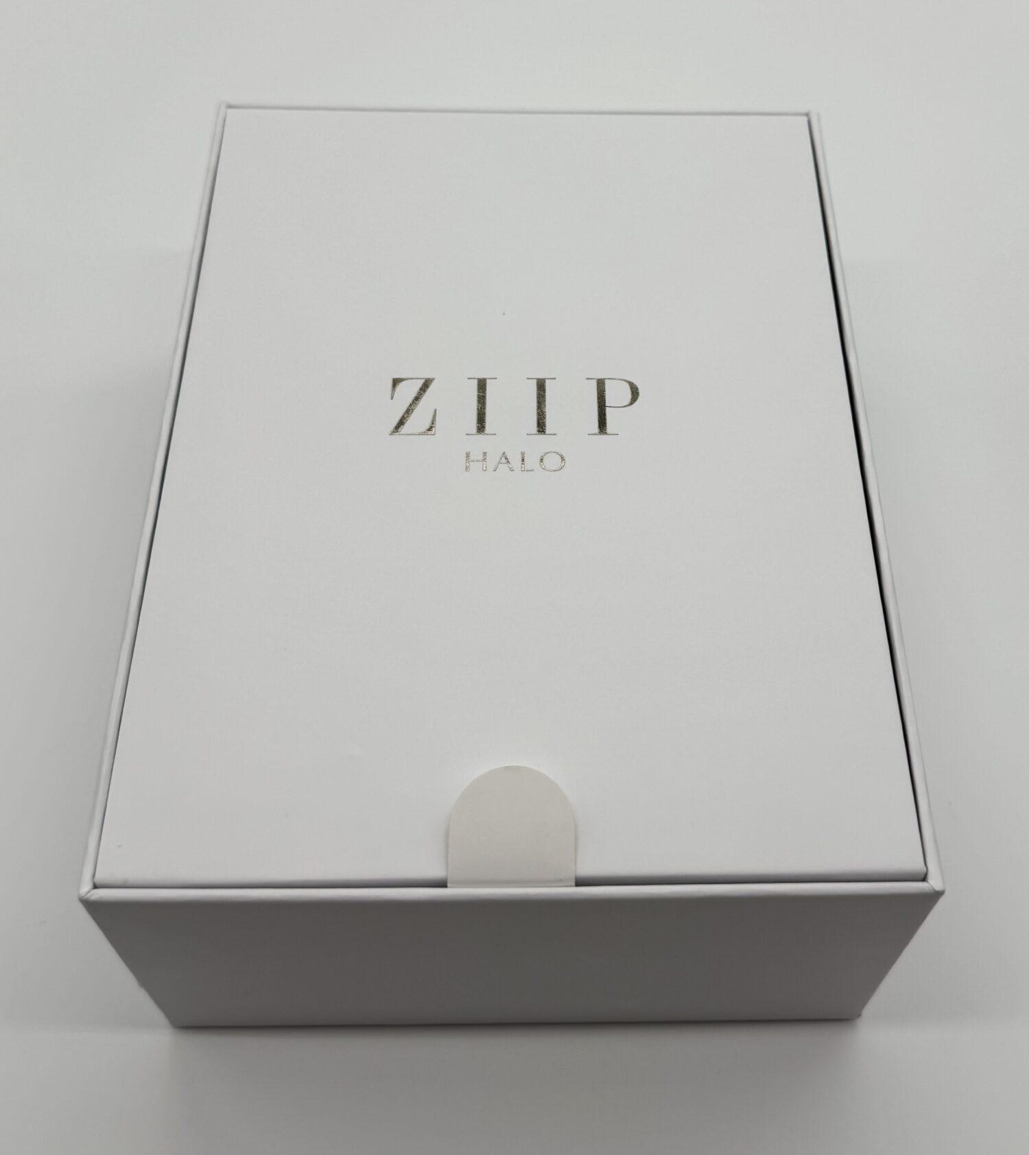 ZIIP HALOの白い化粧箱と箔押しロゴ