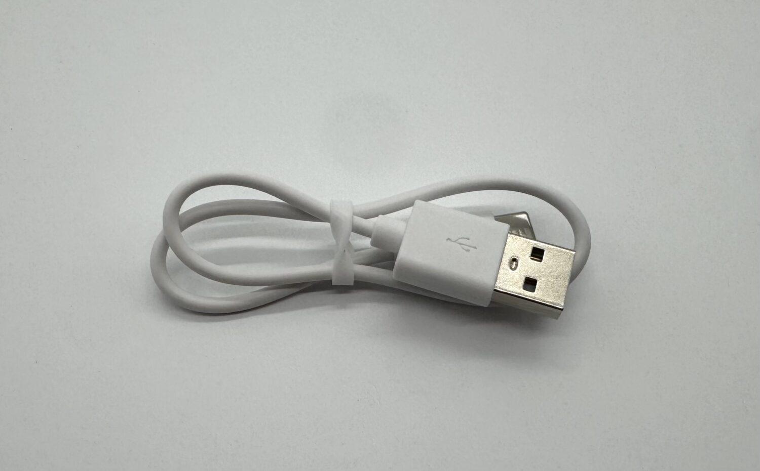 ZIIP HALOに付属する充電ケーブル