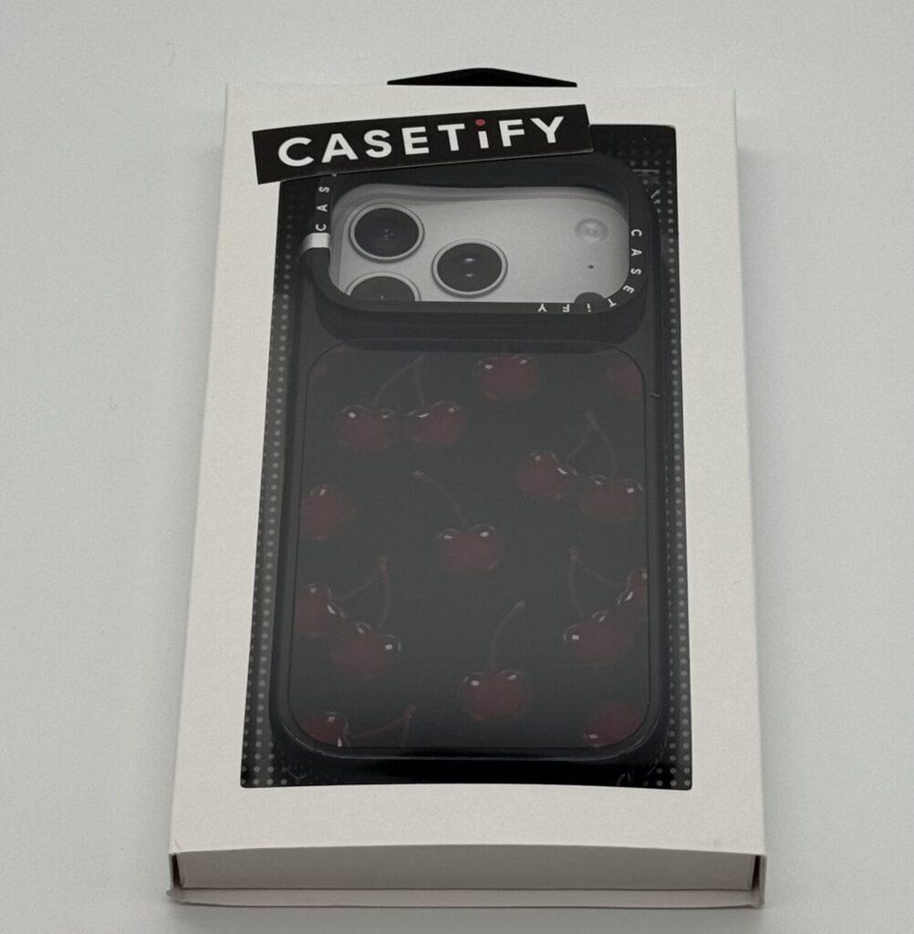 CASETiFYのインパクト リングスタンド ケースが入った白いパッケージ