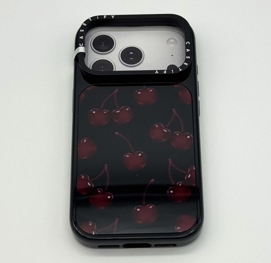 CASETiFYのインパクト リングスタンド ケース「Dark Cherry Jelly」の背面デザイン