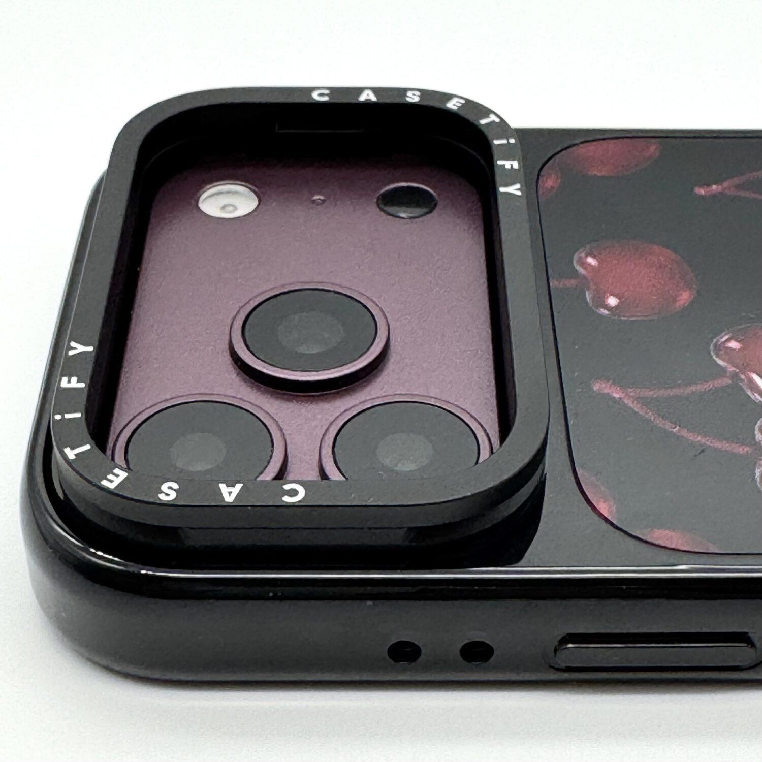 CASETiFYのインパクト リングスタンド ケースのカメラリングとiPhoneのレンズ部分