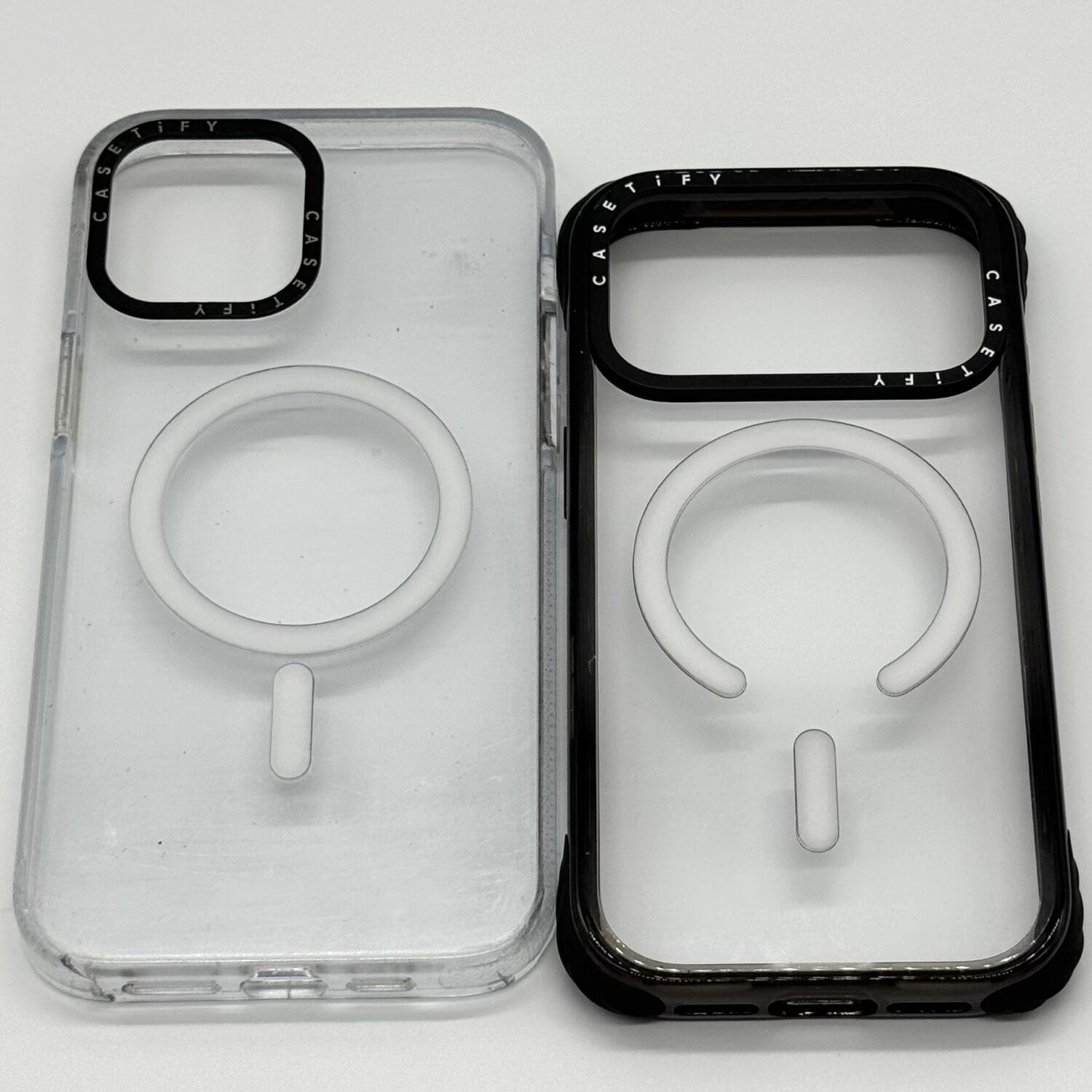 CASETiFY クリアケースの比較(左:約3年使用したケース、右:新品のケース)